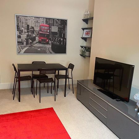 Beautiful 2 Bedroom Apartment- Prime Location, Aberdeen Centre Exterior foto